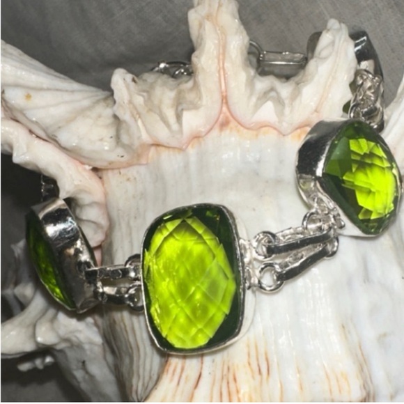 Artisan Jewelry - Gorgeous Faceted Green Quartz Handcrafted 925 Bracelet